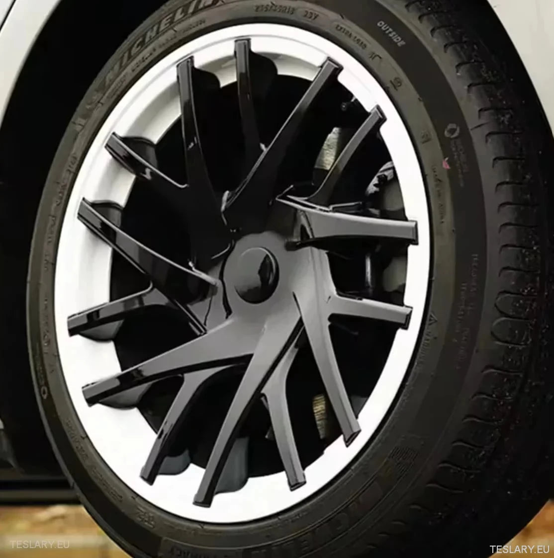 18" Tesla 3 Highland Full Rim Bright Black / White Wheel Cover - TESLARY Tesla Shop Accessories Europe Nederlands Dublin Cork Ireland Deutschland Espana Alicante France Italia