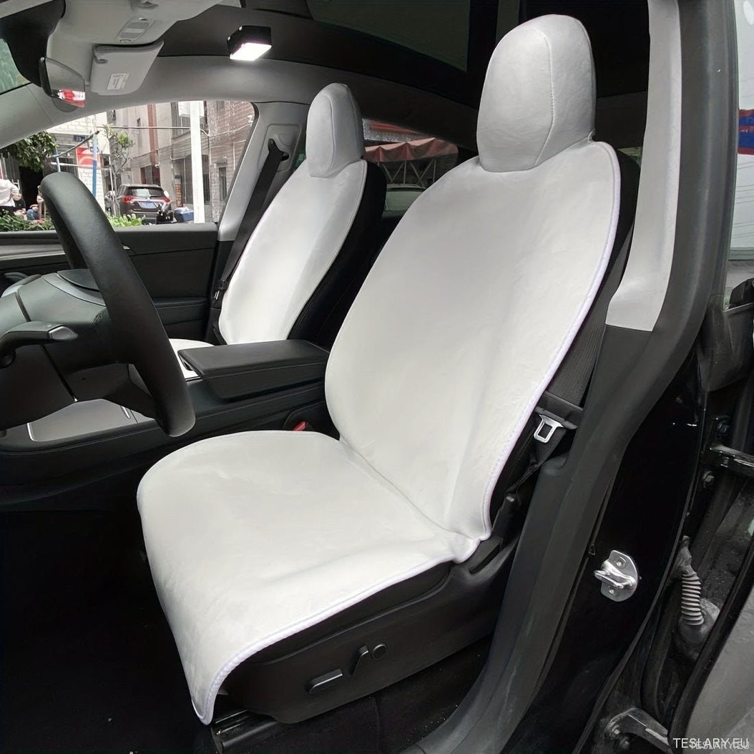 Accessoires Tesla Incontournables pour Personnalisation
