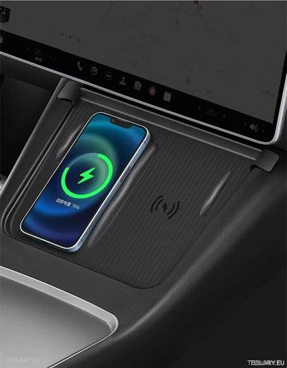 Tesla 3 / Y & Highland Silicone Antislip Cover for Wireless Charge Pad - TESLARY Tesla Shop Accessories Europe Nederlands Ireland Deutschland Espana Alicante France Italia